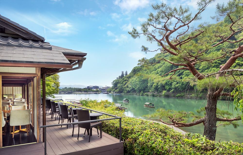 Suiran, a Luxury Collection Hotel, Kyoto_From the hotel grounds, take in a view of the beautiful Arashiyama ridgeline and the jade green Hozugawa River.