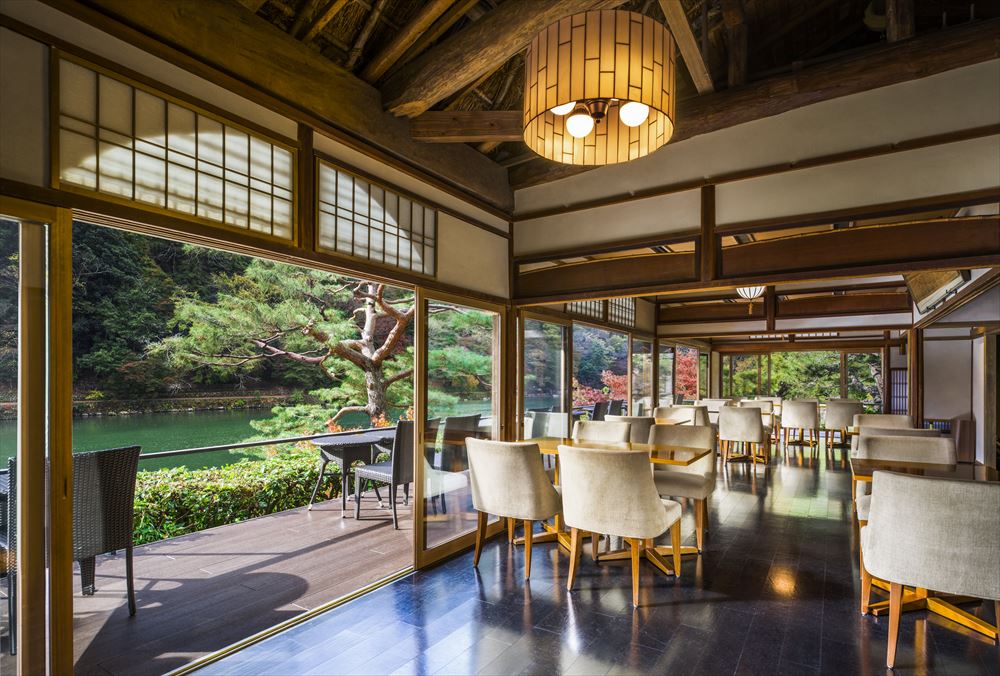 Suiran, a Luxury Collection Hotel, Kyoto_The traditions of the historical building Hasshoken, which has stood for more than a century, enters the modern day as the hotel’s Café Hassui.