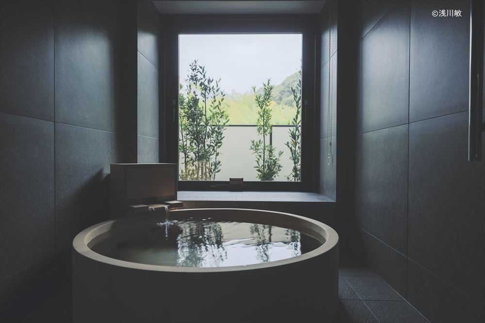 SOKI ATAMI.　All 54 guest rooms have private hot spring baths for you to enjoy as much as you like at any time.