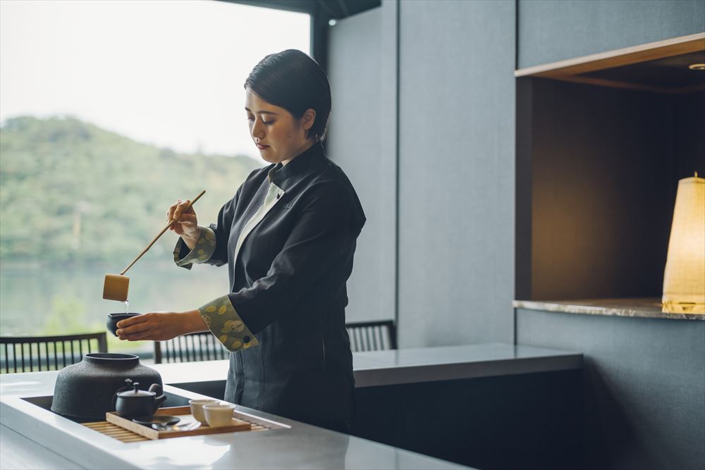 お茶体験。おいしい煎茶の淹れ方、飲み方などが学べる