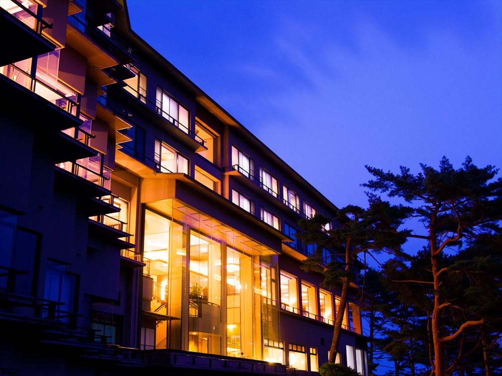 The Park Hotel Jodogahama.　자연에 둘러싸인 호텔은 번잡한 도시에서는 느낄 수 없는 조용하고 우아한 시간이 흐릅니다.