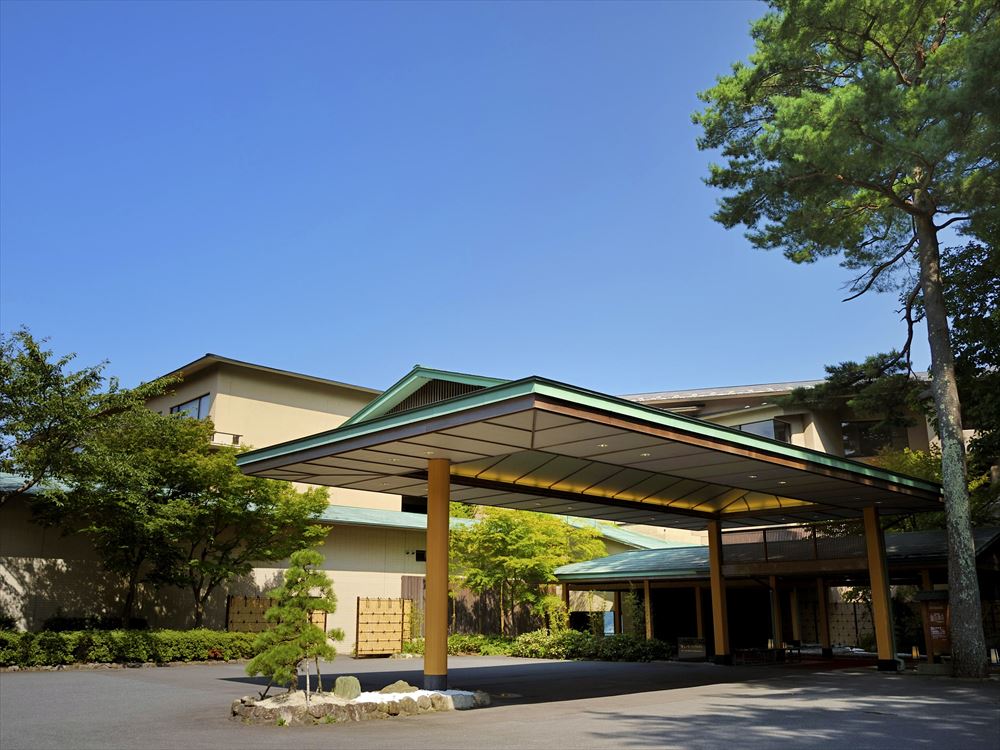 The Park Hotel Jodogahama。具有和风景观和雅致氛围的外观。